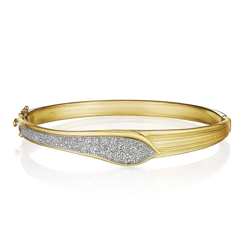 Petal Diamond Pavé Bangle in 18kt Yellow Gold