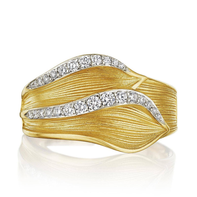 Double Petal Diamond Pavé Ring in 18kt Yellow Gold