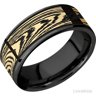 8 mm wide/Flat/Zirconium band with one 6 mm Centered inlay of 14K Yellow Gold with a laser carved Woodgrain pattern.