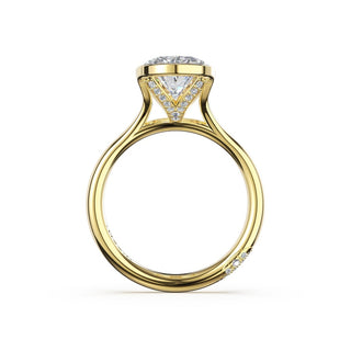 Oval North/South Semi-Bezel Pavé-Prong Ring in 18kt Yellow Gold