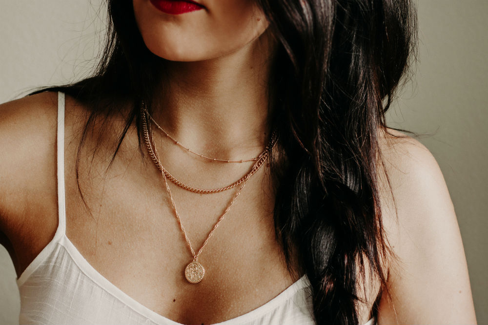 6 Dainty Chain Necklaces You'll Want to Wear to Every Holiday Party 6 Dainty Chain Necklaces You'll Want to Wear to Every Holiday Party