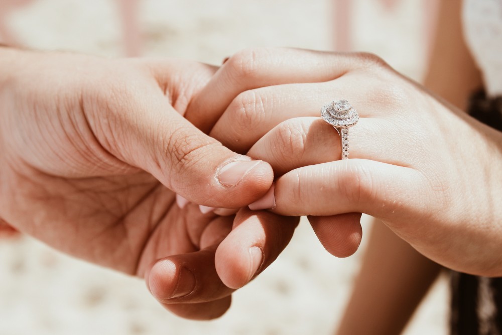 Should You Buy an Engagement Ring Setting or a Preset Engagement Ring’ Should You Buy an Engagement Ring Setting or a Preset Engagement Ring’