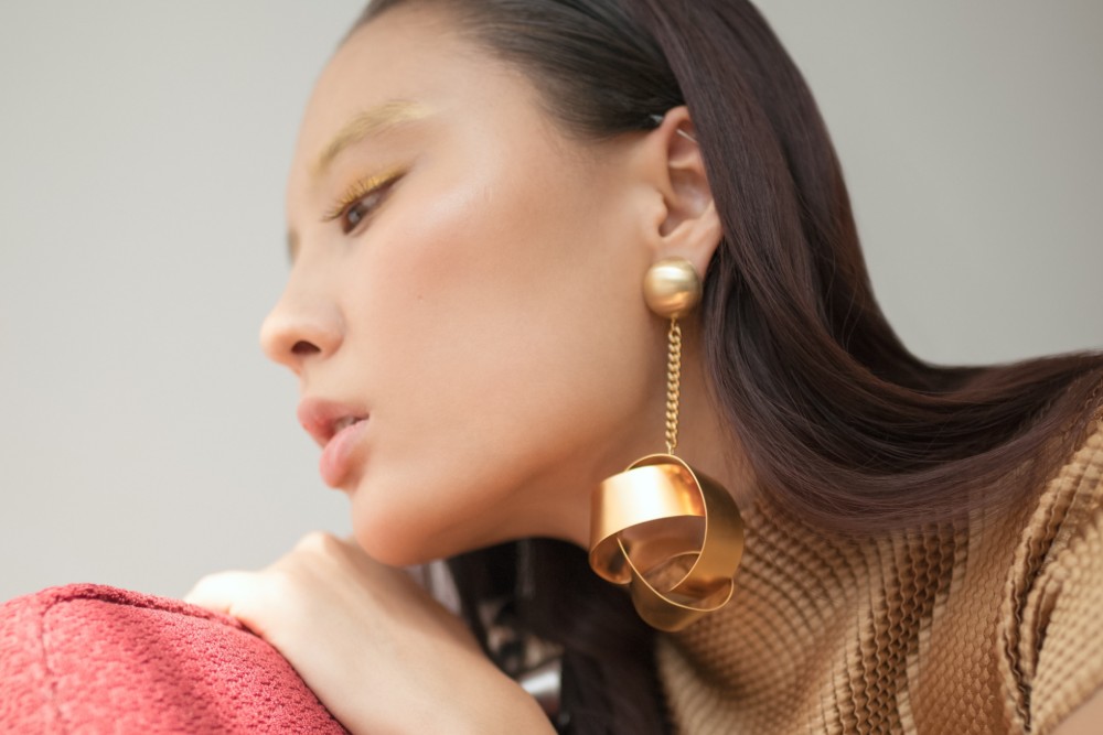 Drop Everything: Linear Drop Earrings are Officially Hotter than Ever Drop Everything: Linear Drop Earrings are Officially Hotter than Ever