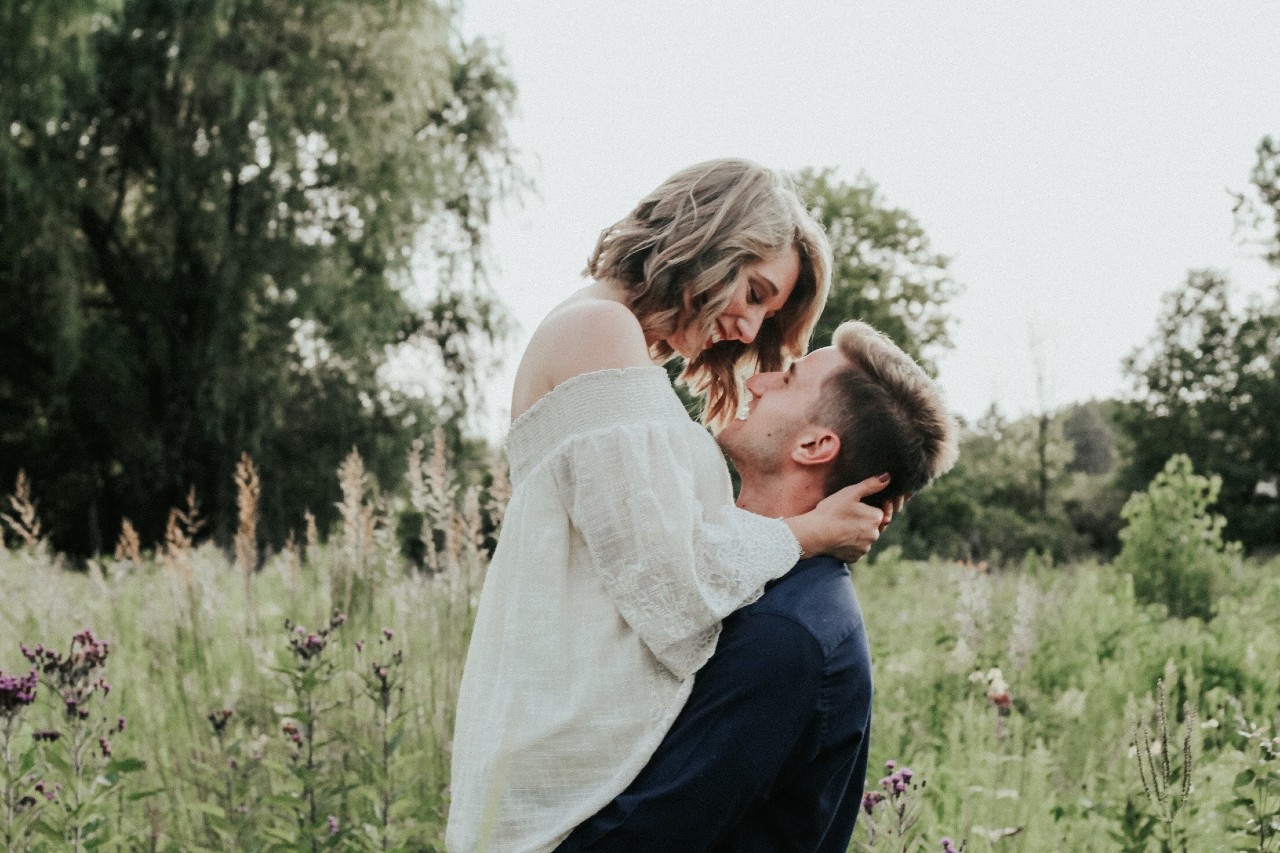Hidden Halos Are the New Bridal Trend You Will Fall in Love With Hidden Halos Are the New Bridal Trend You Will Fall in Love With