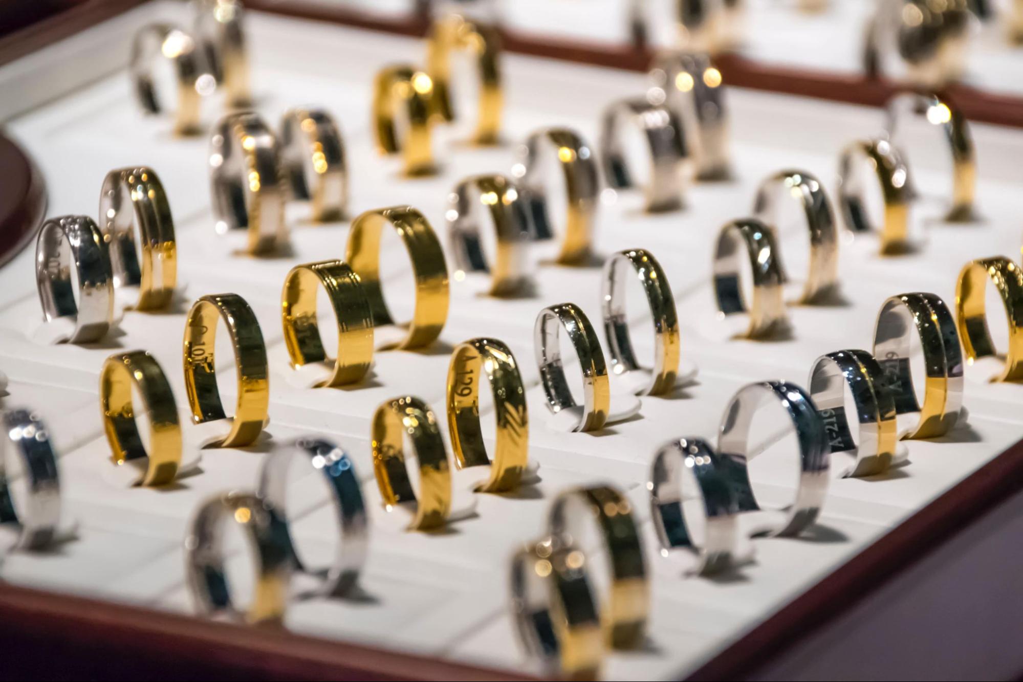 A display of men’s wedding bands, featuring bands made of white and yellow gold. A display of men’s wedding bands, featuring bands made of white and yellow gold.